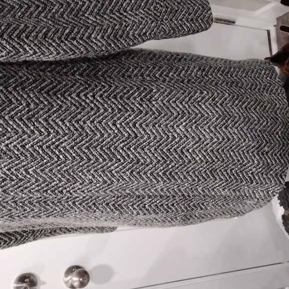 Banana Republic gray and black herringbone weave trench coat. Small - Picture 11 of 12